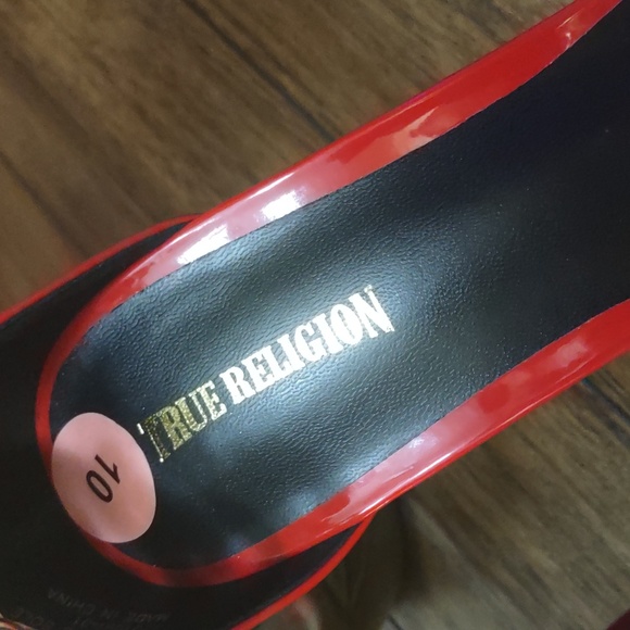 Heels - Picture 2 of 7